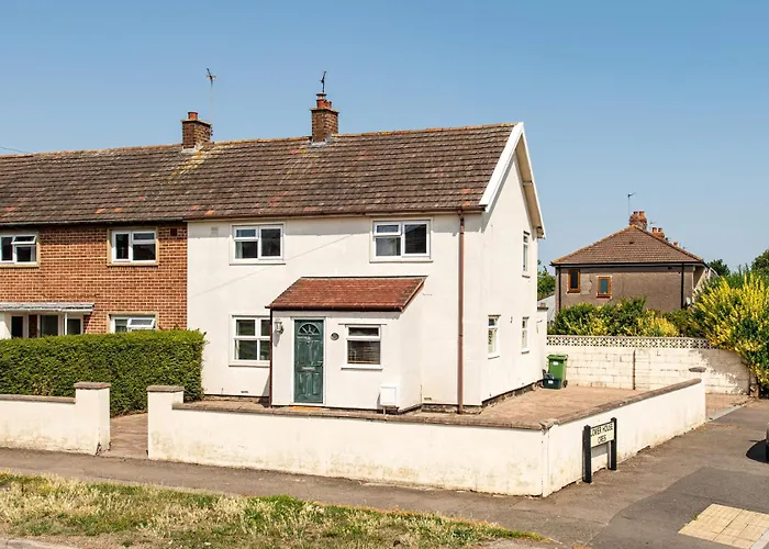 Casa vacanze New Business & Group Stays-large 4bedroom-parking -by Fabaccommodation *