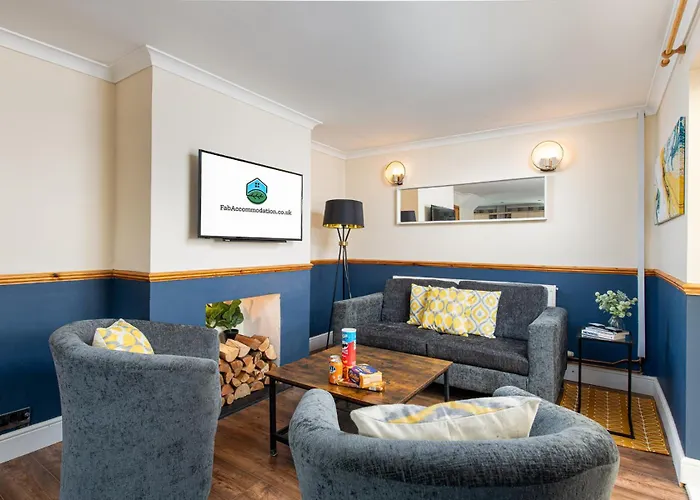 New Business & Group Stays-large 4bedroom-parking -by Fabaccommodation * Bristol