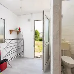 New Business & Group Stays-large 4bedroom-parking -by Fabaccommodation Hébergement de vacances *