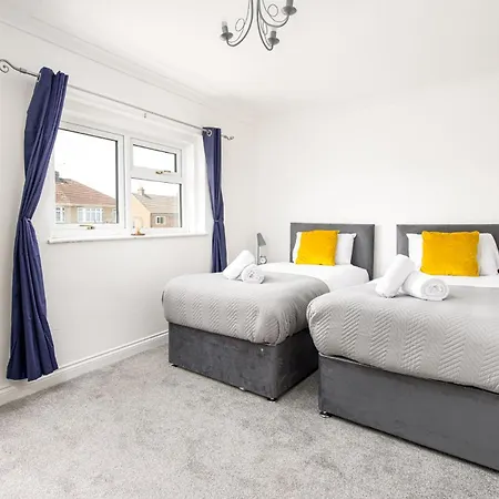Hébergement de vacances New Business & Group Stays-large 4bedroom-parking -by Fabaccommodation Bristol