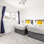 Дом отдыха New Business & Group Stays-large 4bedroom-parking -by Fabaccommodation Бристоль